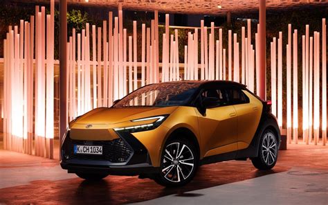 Toyota C-HR in un ambiente urbano
