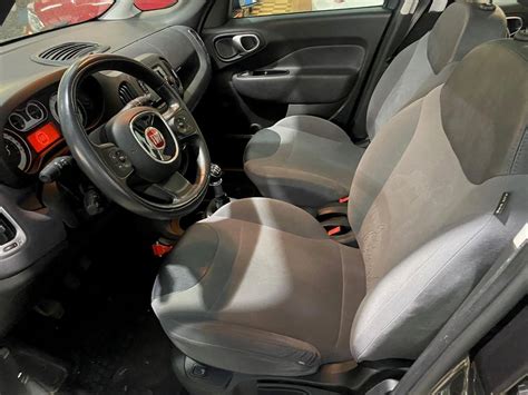 Vista interna abitacolo Fiat 500L con focus sulla plancia