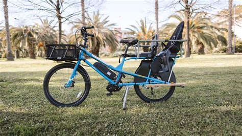 Bicicletta elettrica con cavalletto doppio e seggiolino