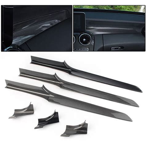 Cruscotto auto con finitura carbon look