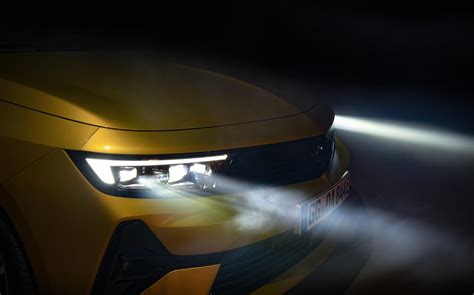 Opel Astra con fari Intelli-Lux LED® Matrix