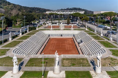 Dettaglio del foro centrale della campana J. Costa