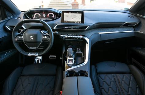 Interni Peugeot 3008 con i-Cockpit
