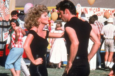 Scena dal film Grease con John Travolta e Olivia Newton-John