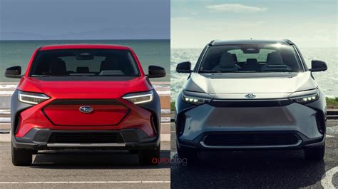 Confronto visivo tra due modelli di Subaru Vivio, evidenziando le differenze nel portellone posteriore