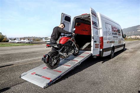 Furgone chiuso per trasporto moto