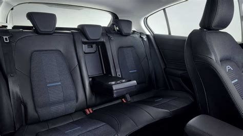 Interni Ford C-Max con sedili posteriori