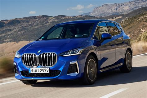 BMW Serie 2 Active Tourer con barre portatutto e box da tetto