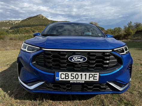 Ford Kuga 2024 vista anteriore