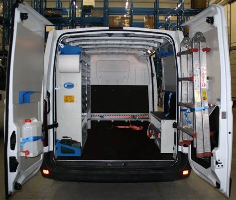 Esempio di allestimento interno di un furgone Opel Movano