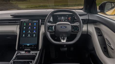 Interni Ford Capri EV con MegaConsole