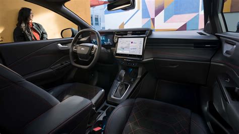 Interni di una Ford Puma prima serie con sedili in pelle