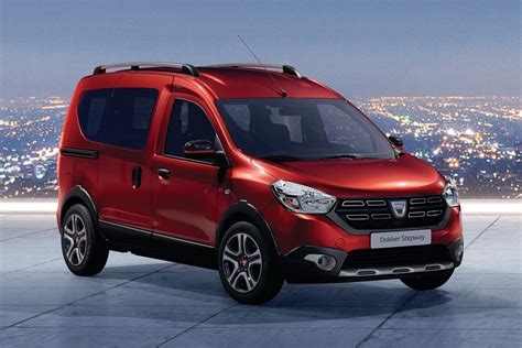 Dacia Dokker Van in un contesto urbano