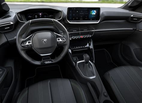 Interni Peugeot 208 con tetto panoramico