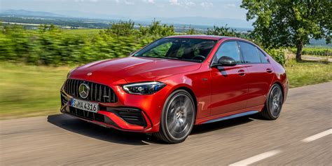 Mercedes-AMG C 43 4MATIC vista frontale con mascherina AMG