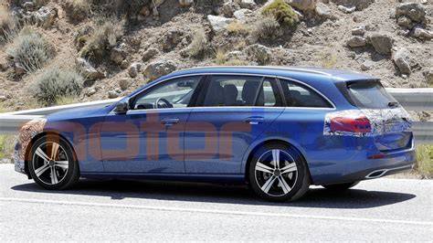 Mercedes-AMG Classe C SW in un contesto dinamico