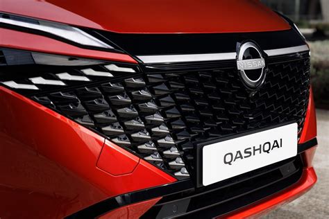 Nissan Qashqai front grille detail