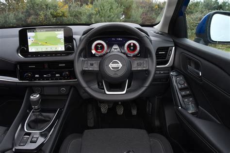 Nissan Qashqai interior dashboard and infotainment