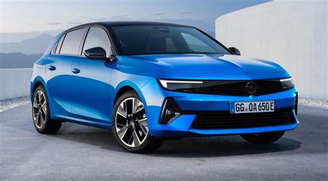 Opel Astra su strada panoramica