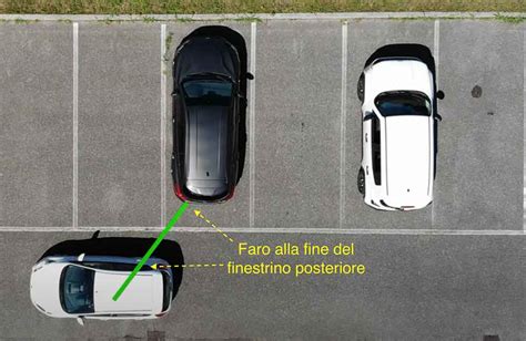 Auto in fila al parcheggio