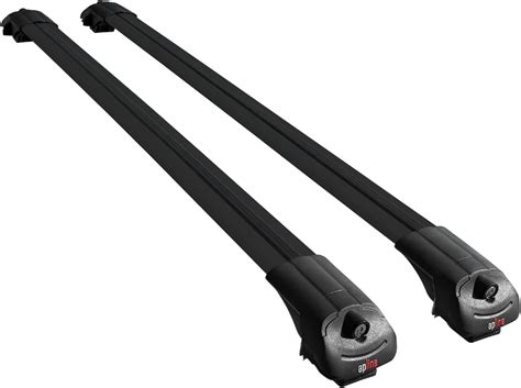 Installazione di barre portatutto su un tetto di auto