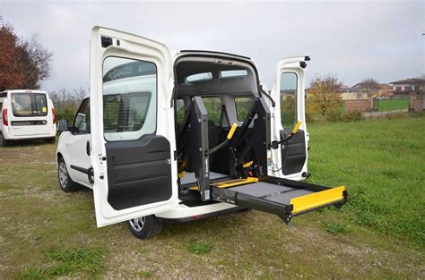 Galleria di veicoli usati adattati per trasporto disabili