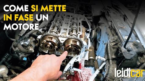 Dettaglio tecnico di un motore d'epoca in fase di manutenzione