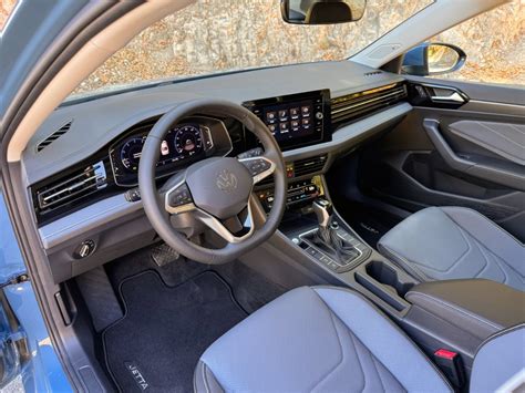 Interni spaziosi della Volkswagen Jetta