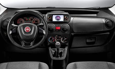 Interni del nuovo Fiat Fiorino con schermo infotainment