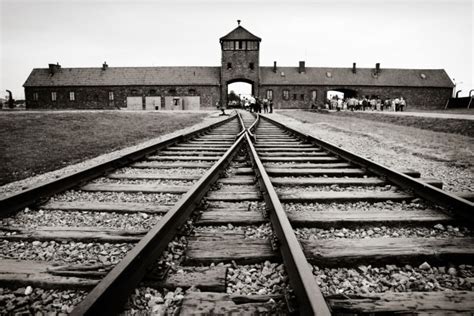 Immagine storica di un campo di concentramento