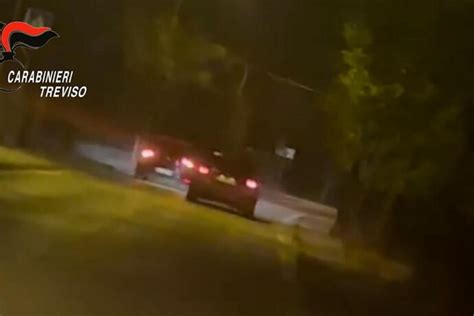 auto truccate in corsa notturna