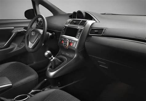Toyota Verso interni restyling 2013