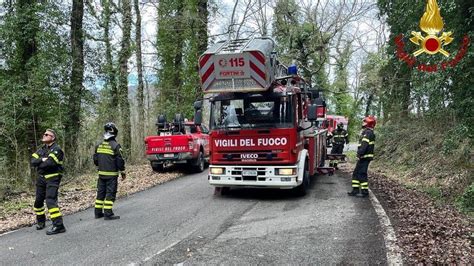un'autopompa dei vigili del fuoco in azione