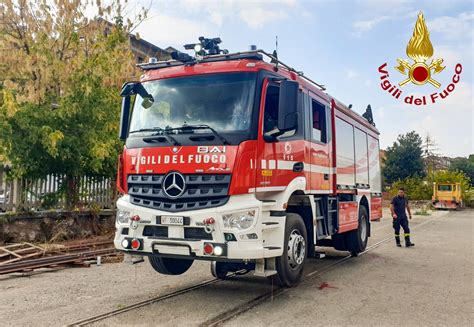 un veicolo bimodale strada/rotaia dei vigili del fuoco