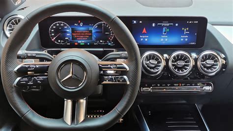 Interni Mercedes Classe A 160 con plancia moderna