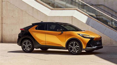 Toyota C-HR vista laterale
