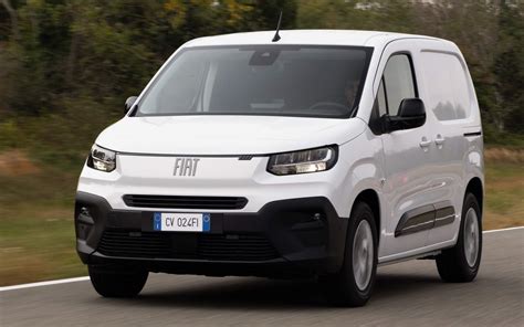 Fiat e-Doblò in contesto urbano
