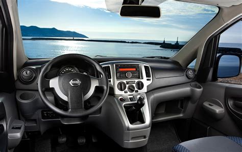 Interni Nissan Evalia con sistema infotainment