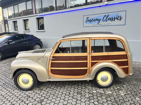 Interni di una Fiat 500 C Giardiniera Legno