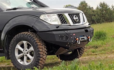 Nissan Navara D40 in un paesaggio off-road