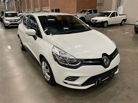Renault Clio IV con deflettori d'aria montati