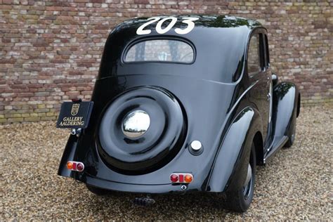Fiat 1100 Musone restaurata con livrea floreale