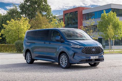 Ford Tourneo Custom in un'officina
