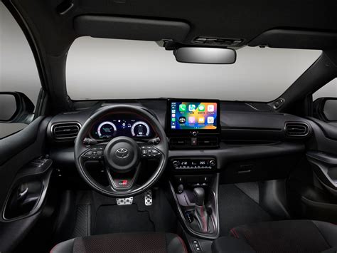 Interno Toyota Yaris con sistema multimediale Toyota Touch