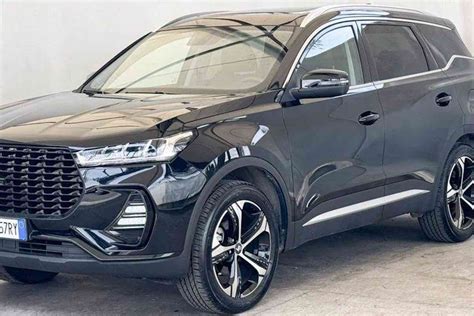 Interni lussuosi di un SUV di alta gamma