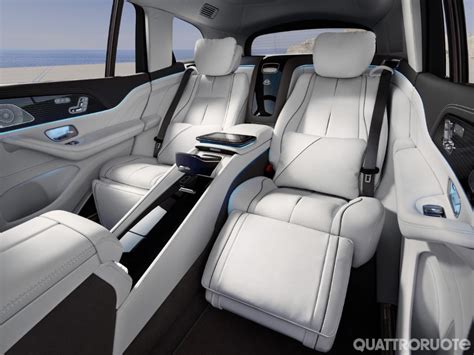Interni lussuosi della Mercedes-Maybach GLS 600