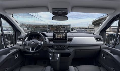 Dashboard Renault Trafic con sistema multimediale