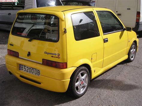 Fiat Cinquecento Sporting con cerchi in lega personalizzati