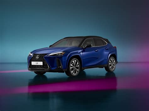 Lexus UX 300h esterni