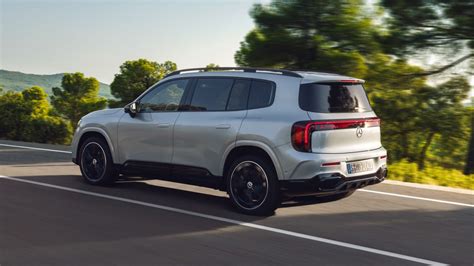 Mercedes GLB design esterno e fari LED